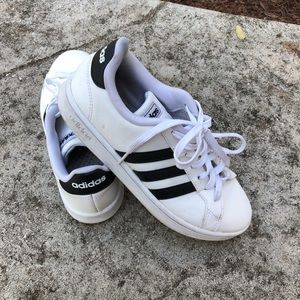 Classic Adidas size 6.5 Kids